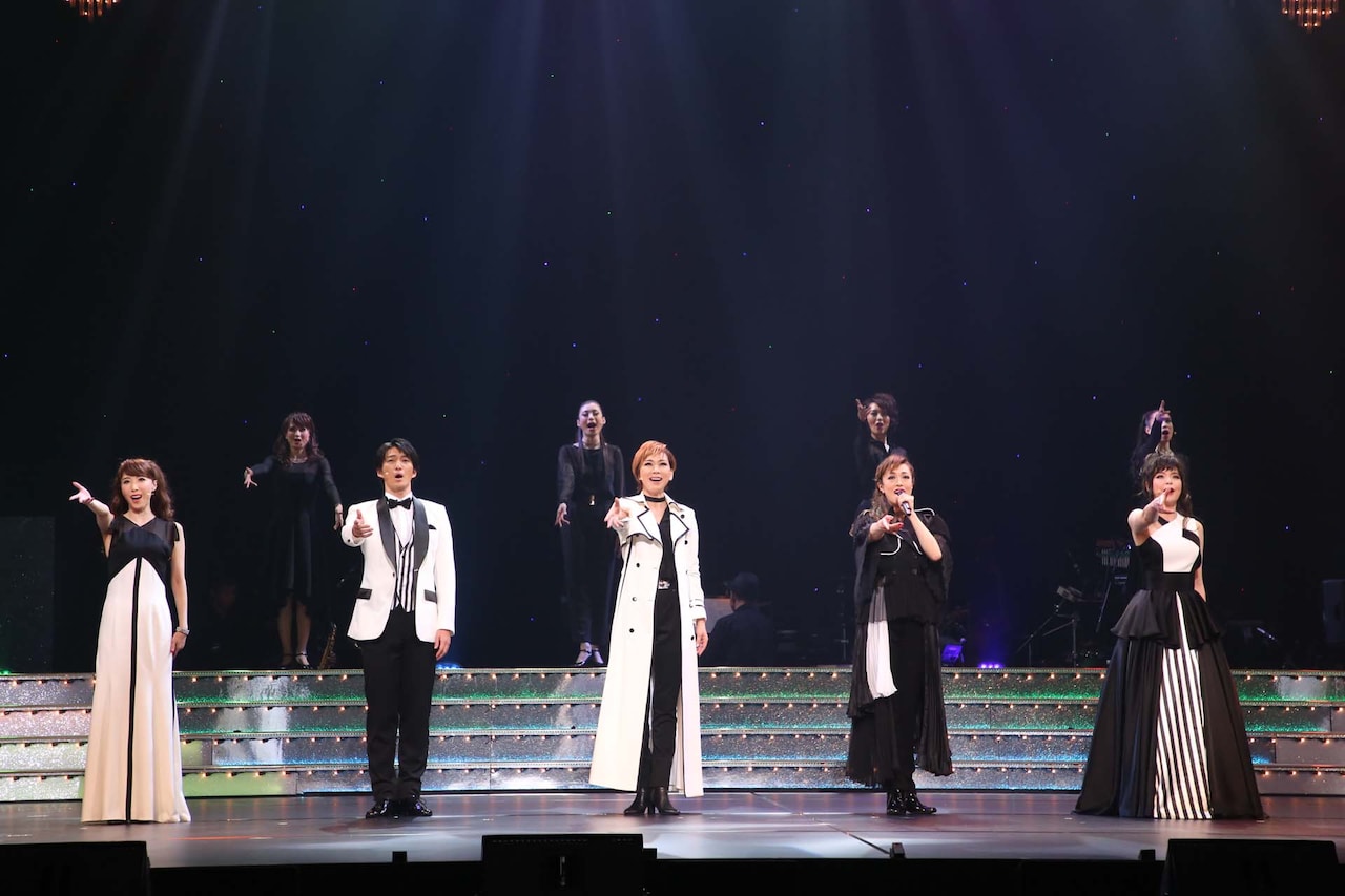 元タカラジェンヌとLE VELVETSが“対決”「SHOW STOPPERS!!」開幕