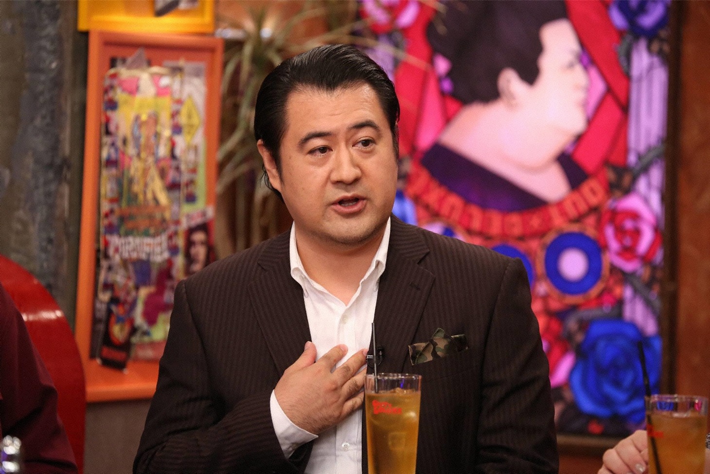 フジテレビ系「アウト×デラックス」より、小手伸也。(c)フジテレビ
