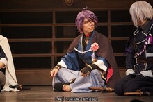 和田琢磨演じる歌仙兼定（中央）。