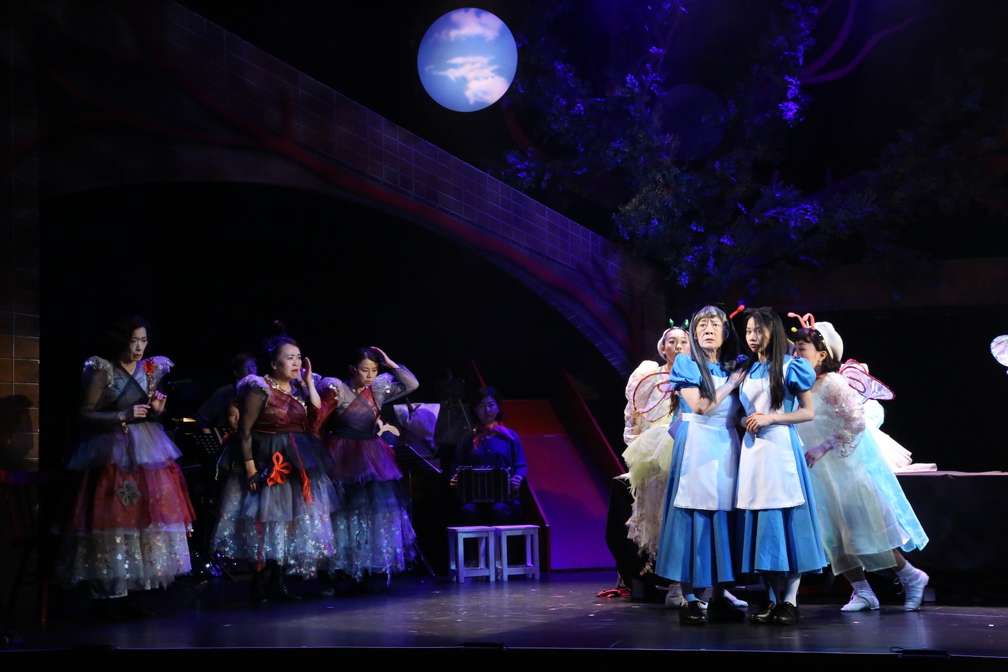 オフィス3◯◯ 40周年記念公演「肉の海」より。