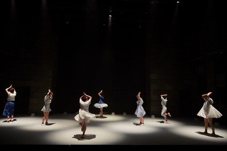 lal banshees vol.2「ムーンライトプール」より。(撮影:北川姉妹)