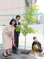 左から白樹栞、鵜山仁、寺嶋眞秀。