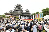 「信州・まつもと大歌舞伎」より「松本城 市民ふれあい座」の様子。