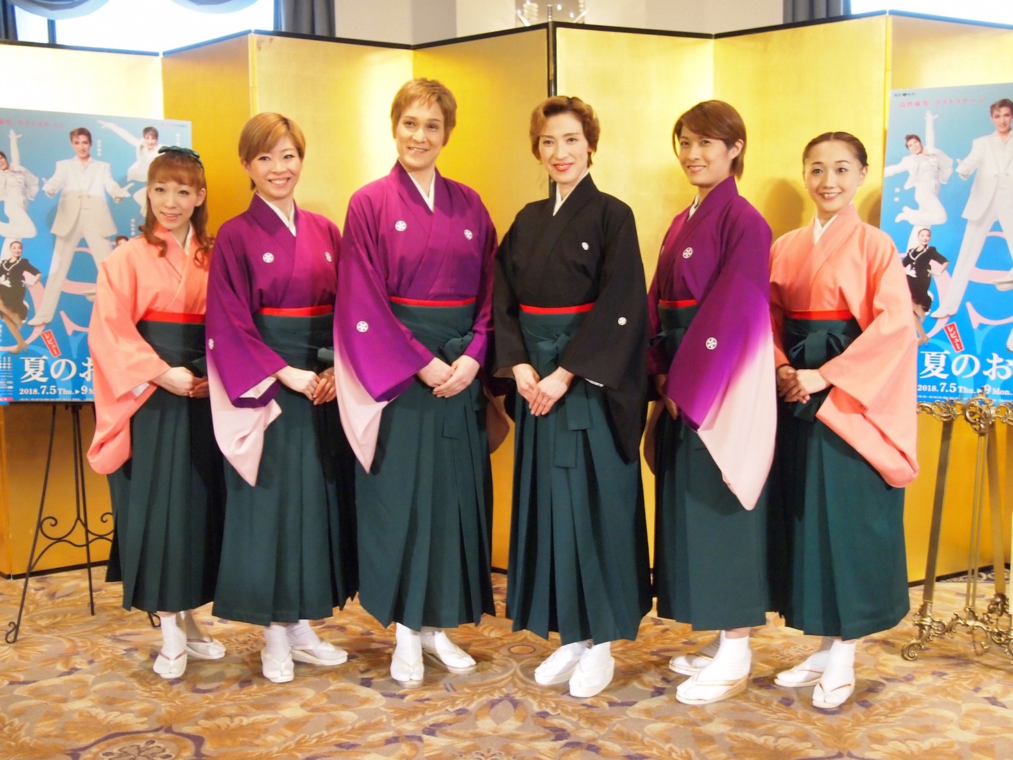 OSK日本歌劇団「レビュー夏のおどり」記者懇談会より。左から白藤麗華、真麻里都、桐生麻耶、高世麻央、楊琳、舞美りら。