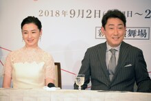 左から檀れい、中村芝翫。