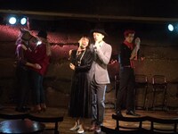 山内雅子プロデュース「灼熱の巴里」より。