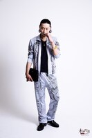 橋本全一扮する赤羽雅人。