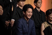 溝端淳平（中央）