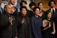 左から松平健、上川隆也、溝端淳平、高岡早紀。
