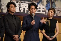 左から上川隆也、溝端淳平、高岡早紀。