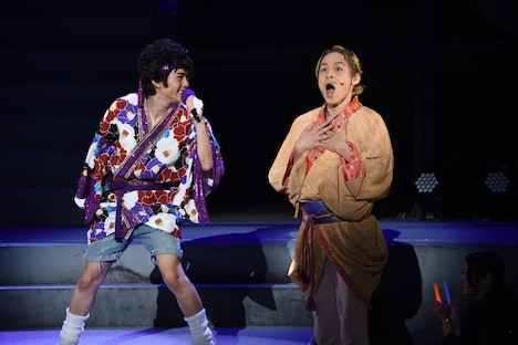 ふらわーあれんじめんとに魅了されてしまう、藤原祐規演じる喜多八（右）。