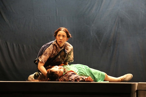 てがみ座「海越えの花たち」ゲネプロより。（撮影：田中亜紀）