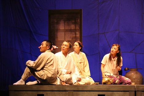 てがみ座「海越えの花たち」ゲネプロより。（撮影：田中亜紀）