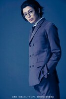 荒木宏文扮する坂口安吾。