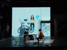 「RooTS Vol.03 寺山修司生誕80年記念『書を捨てよ町へ出よう』」より。（撮影：引地信彦）