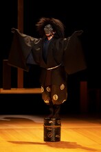 「楢山節考」より、野村萬斎。（撮影：政川慎治）