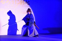 松岡広大扮する剣心の影。