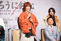 早霧せいな（前列中央）