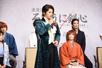 松岡充（前列中央）