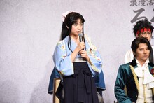 上白石萌歌（前列左）