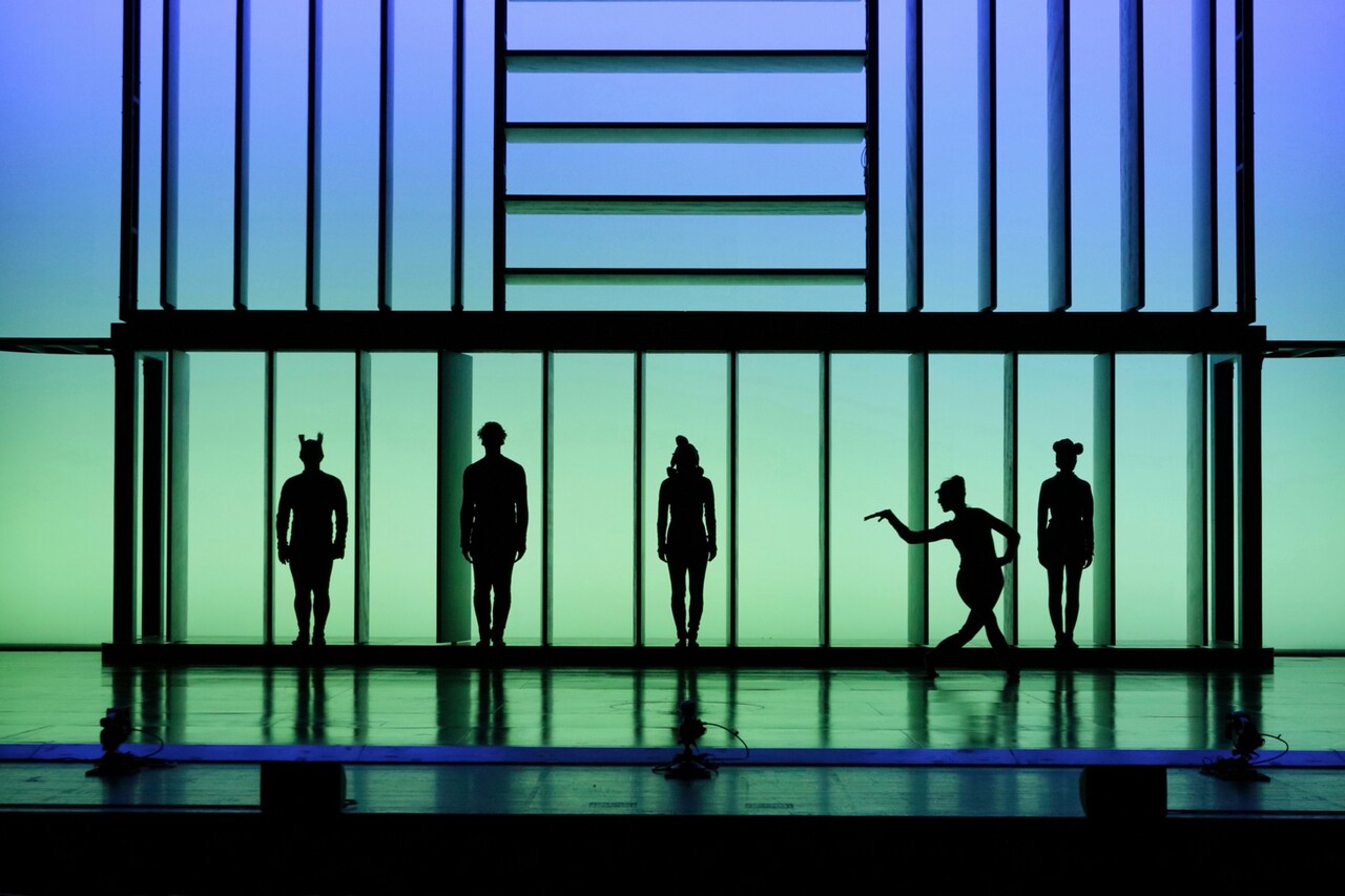 ライブ映像を交えつづる“生”の舞台、フィリップ・ドゥクフレ「新作短編集」開幕