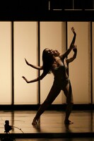 フィリップ・ドゥクフレ / カンパニーDCA「新作短編集（2017）-Nouvelles Pieces Courtes」より。(c)Arnold Groeschel