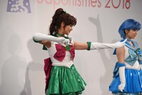 「ジャポニスム2018：響きあう魂」出陣祝賀会より、セーラージュピター / 木野まこと役の尾花貴絵（左）。