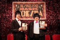 シアターカンパニー・バティーダ「ふたりのためのソロ」より。