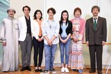 左から陰山泰、葛山信吾、南沢奈央、尾上右近、村川絵梨、篠井英介、鈴木壮麻。