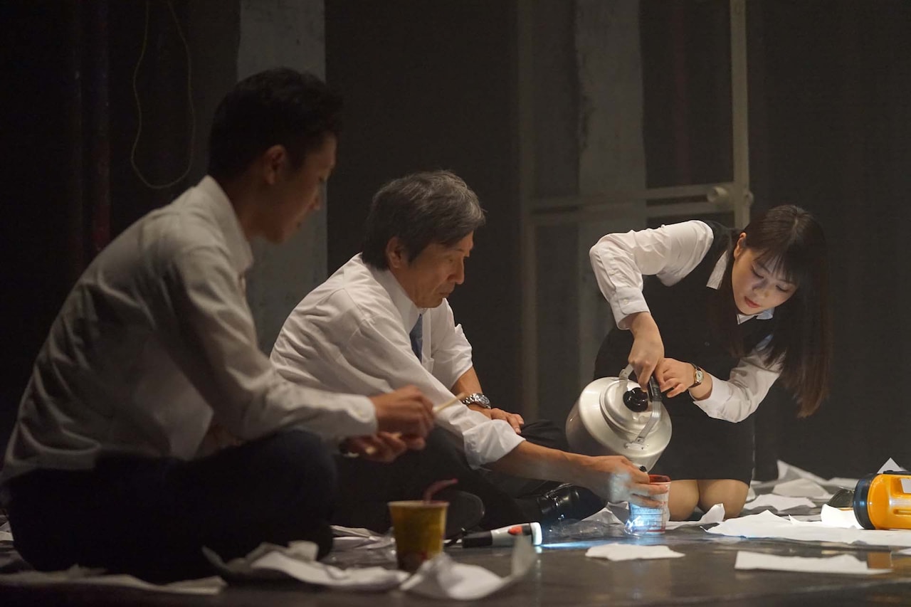 災害で閉じ込められた会社員たち、北乃きい＆柄本時生の「心臓が濡れる」開幕