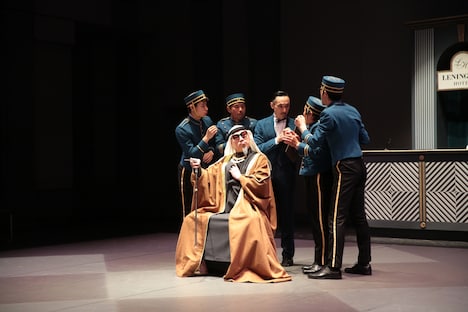 フィジカルシアター「レニングラード・ホテル」より。(c)塚田洋一