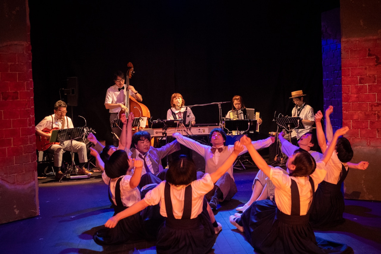 少年王者舘「街ノ麦」開幕、演劇・音楽・ダンスで変わっていく“街”描く