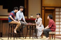 M&Oplaysプロデュース「市ヶ尾の坂 -伝説の虹の三兄弟-」より。（撮影：宮川舞子）