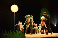 DULL-COLORED POP vol.18「福島三部作 第1部『1961年：夜に昇る太陽』」より。（撮影：田子和司）