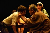 DULL-COLORED POP vol.18「福島三部作 第1部『1961年：夜に昇る太陽』」より。（撮影：田子和司）