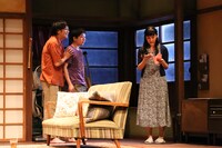 M&Oplaysプロデュース「市ヶ尾の坂 -伝説の虹の三兄弟-」より。（撮影：宮川舞子）