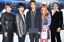 音楽劇「コインロッカー・ベイビーズ」囲み取材より、左からシルビア・グラブ、河合郁人、橋本良亮、山下リオ、ROLLY。