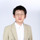そいつどいつ市川刺身、舞台「ギャグマンガ日和」で“東大編集くん”になる