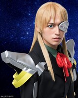 高本学演じるイスズ・イチノセ。