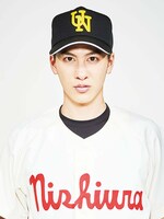 白又敦扮する花井梓。