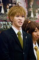 苗木誠役の西銘駿。