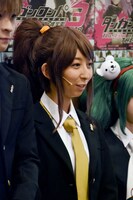 朝日奈葵役の飯田里穂。