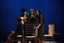 モダンスイマーズ「句読点三部作連続上演 第三弾『死ンデ、イル』」より。