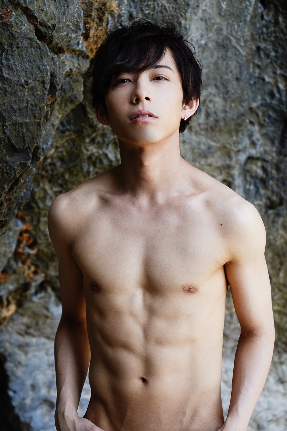 葉山昴「キラキラを全身の毛穴から放出した」、1st写真集「いまさらスバル!!」