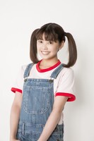 一村すみれ扮する一堂霧。