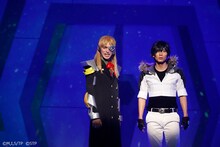 左から高本学演じるイスズ・イチノセ、校條拳太朗演じるスバル・イチノセ。