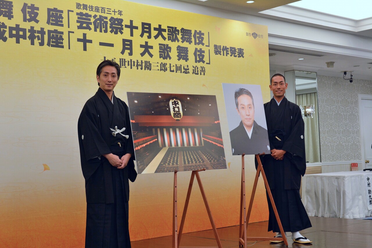 左から中村七之助、中村勘九郎。