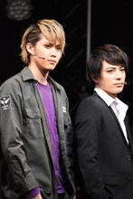 左から碕理人、米原幸佑。