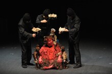 糸あやつり人形一糸座「泣いた赤鬼」より。