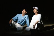 左から安西慎太郎演じる穂積均、多和田秀弥演じる唐澤静。